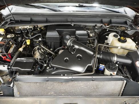 Used 2011 Ford F250 Lariat w/ Camper Pkg image 9