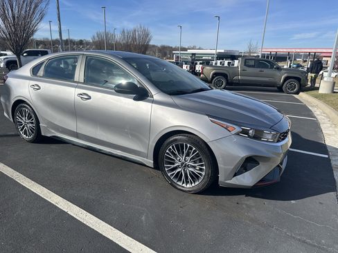 Used 2023 Kia Forte GT-Line w/ GT-Line Premium Package image 2