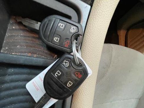 Used 2016 Ford Taurus SE image 42