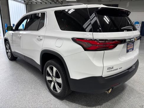Used 2023 Chevrolet Traverse LT w/ LT Premium Package AWD/4WD image 5