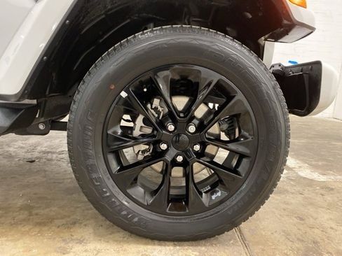 Used 2021 Jeep Wrangler Unlimited Sahara image 28