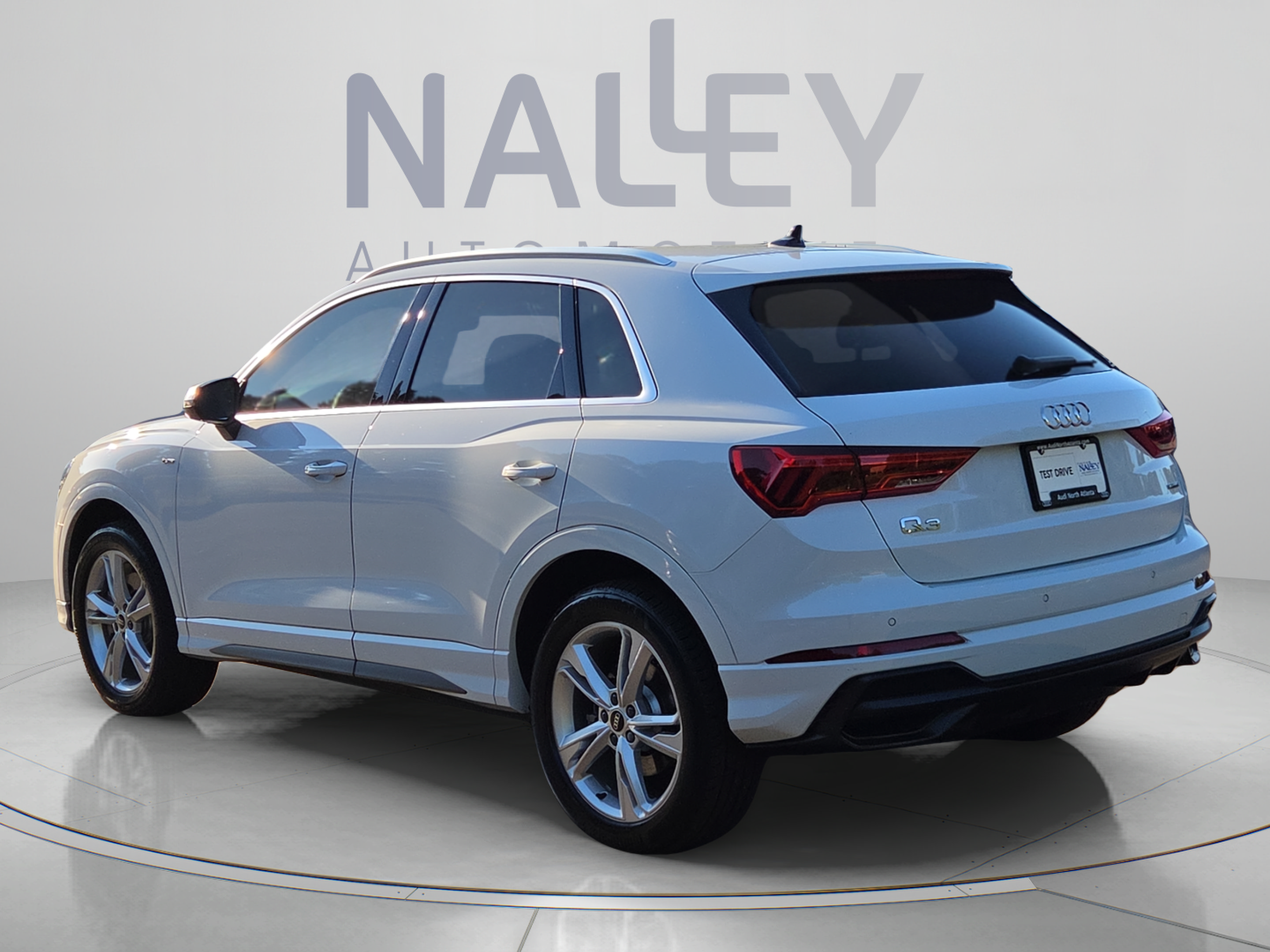 Used 2022 Audi Q3 2.0T Premium Plus w/ Premium Plus Package AWD/4WD image 3