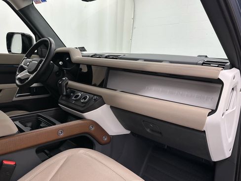 Used 2023 Land Rover Defender 110 SE image 17