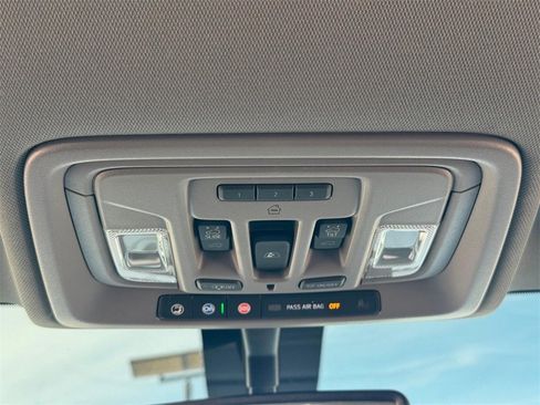 Used 2023 GMC Sierra 3500 SLT w/ SLT Premium Package image 18