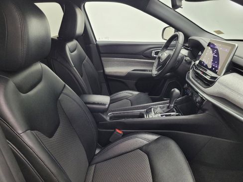 Used 2024 Jeep Compass Latitude image 21