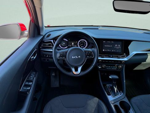 Used 2022 Kia Niro LXS FWD image 7