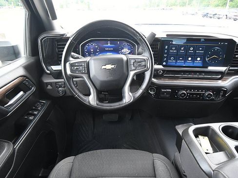 Used 2024 Chevrolet Silverado 2500 LT AWD/4WD image 15
