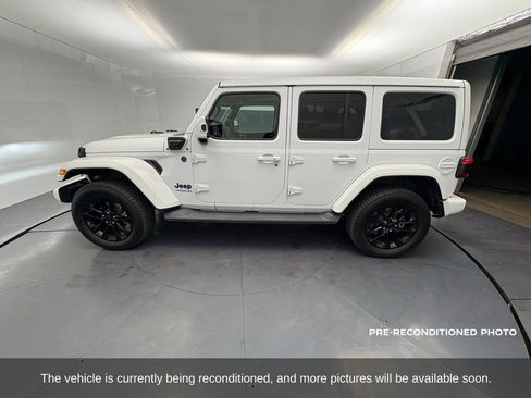 Used 2021 Jeep Wrangler Unlimited Sahara image 2