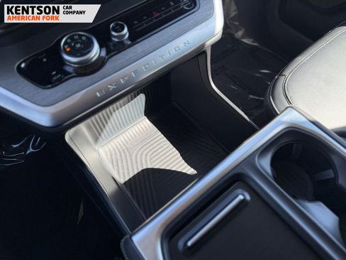 Used 2025 Ford Expedition Platinum image 30