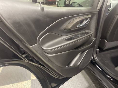 Used 2023 GMC Terrain SLT image 15