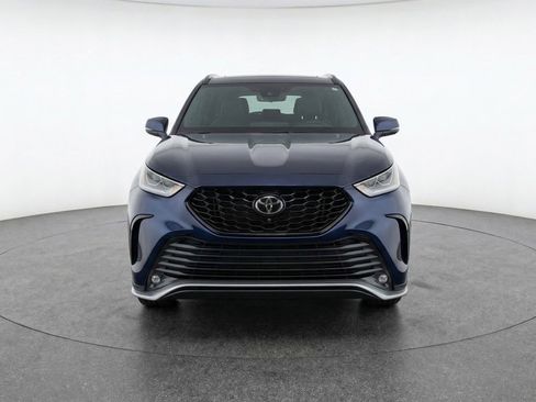 Used 2025 Toyota Highlander XSE image 2