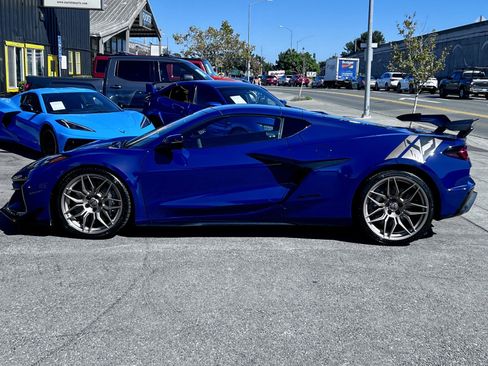 Used 2025 Chevrolet Corvette Z06 w/ Z07 Performance Package RWD image 9