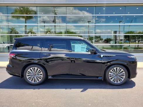 New 2026 INFINITI QX80 Luxe RWD image 3