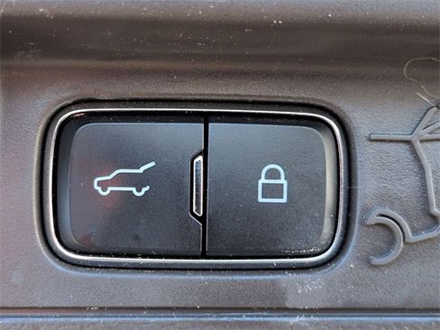 Used 2023 Ford Explorer Platinum w/ Technology Package image 19