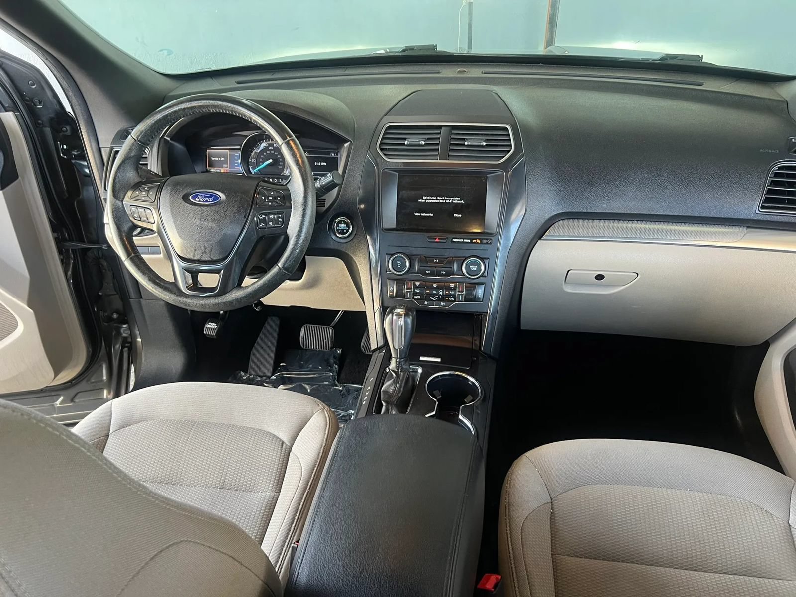 Used 2019 Ford Explorer XLT w/ Equipment Group 201A FWD image 9