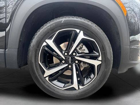 Used 2023 Chevrolet TrailBlazer RS w/ Sun and Liftgate Package image 2