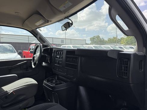 Used 2020 GMC Savana 2500 w/ Driver Convenience Package RWD image 8