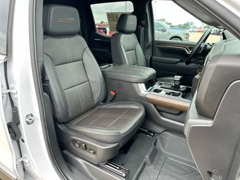 Used 2025 Chevrolet Silverado 1500 High Country AWD/4WD image 26