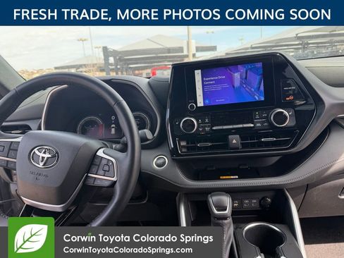 Used 2025 Toyota Highlander XSE image 12