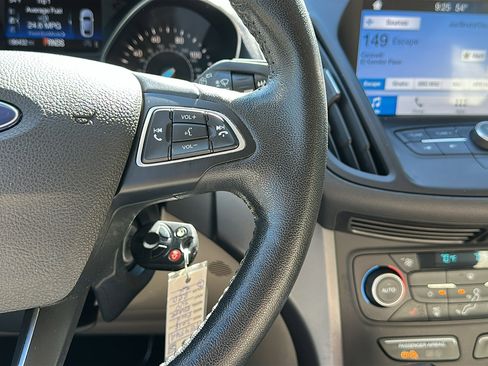 Used 2018 Ford Escape SEL FWD image 17