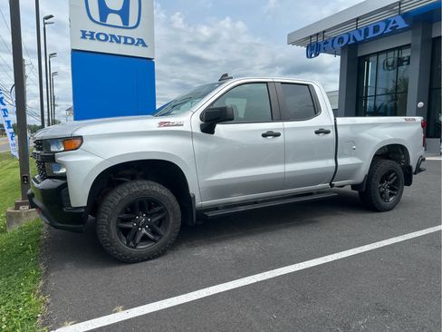 Used 2020 Chevrolet Silverado 1500 Custom Trail Boss w/ Custom Convenience Package AWD/4WD image 1