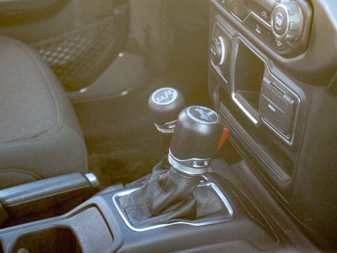 Used 2023 Jeep Wrangler Sport image 19