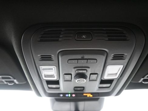 Used 2024 Cadillac Escalade Premium Luxury AWD/4WD image 19