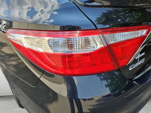 Used 2017 Toyota Camry SE FWD image 18