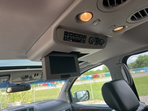 Used 2010 Nissan Armada Platinum w/ Captain Seat Pkg RWD image 15