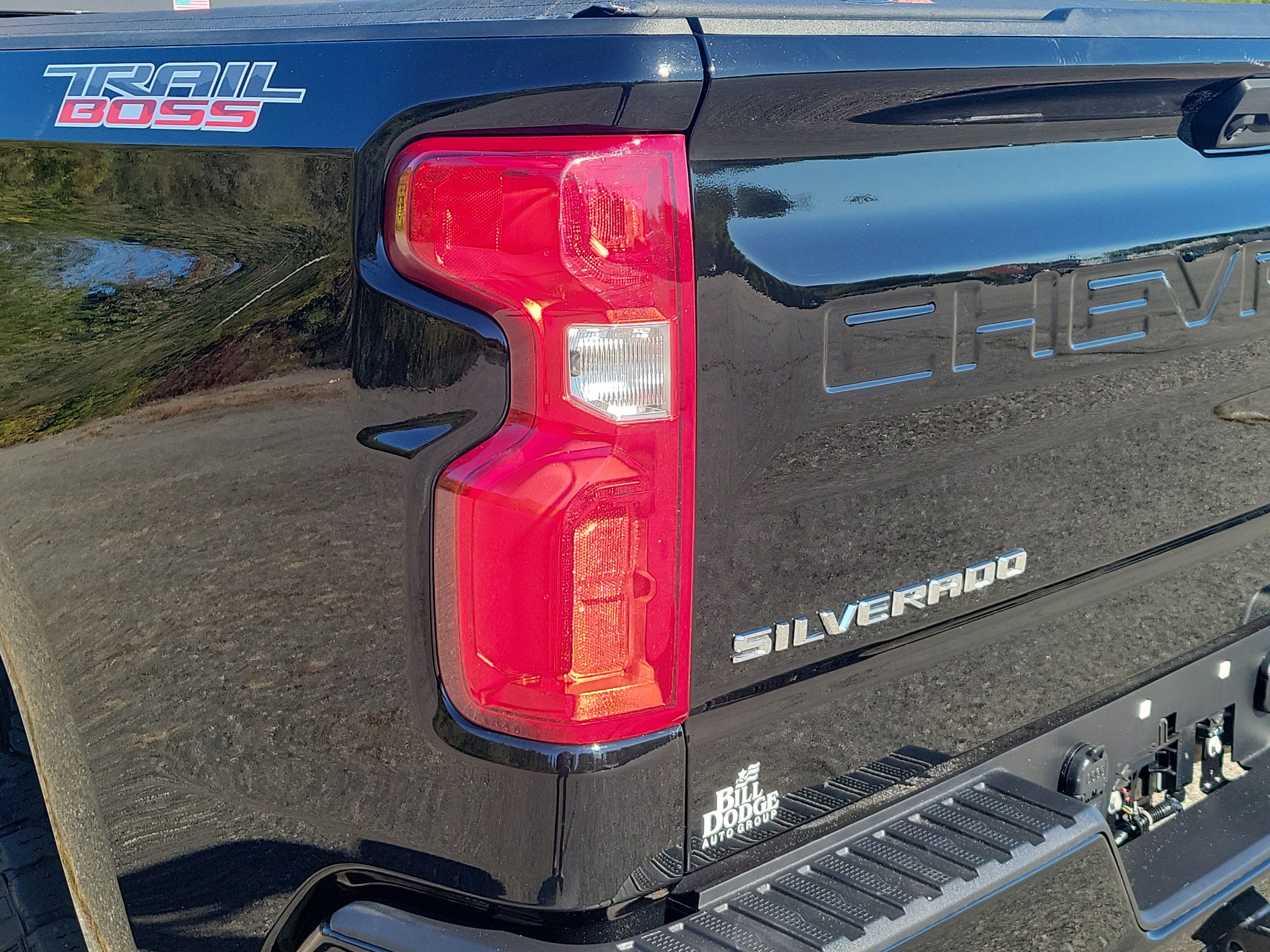 Used 2024 Chevrolet Silverado 1500 LT Trail Boss w/ Convenience Package II AWD/4WD image 11