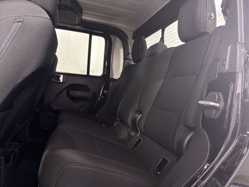Used 2023 Jeep Gladiator Willys image 22