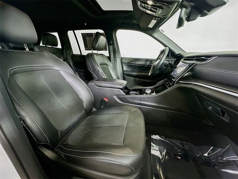 Used 2022 Jeep Grand Cherokee Altitude image 10