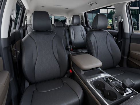 New 2026 Kia Carnival EX image 16