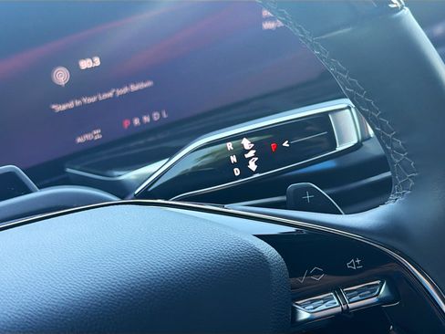 Certified 2025 Cadillac Escalade Sport AWD/4WD image 17