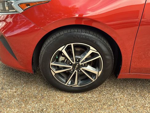 Used 2024 Kia Forte LXS FWD image 31