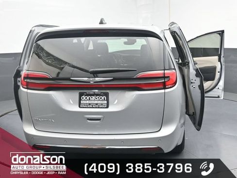 Used 2024 Chrysler Pacifica Touring-L FWD image 25