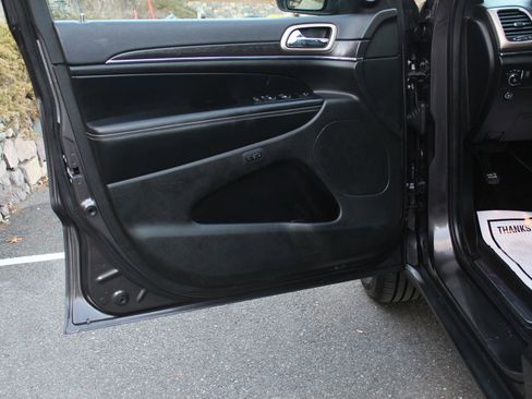 Used 2015 Jeep Grand Cherokee Limited w/ Luxury Group II image 12