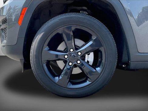 Used 2023 Jeep Grand Cherokee Altitude AWD/4WD image 32