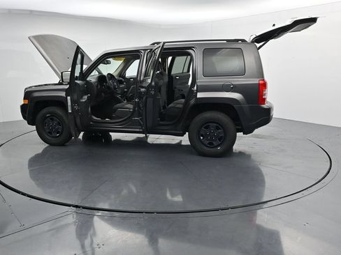 Used 2017 Jeep Patriot Sport AWD/4WD image 38
