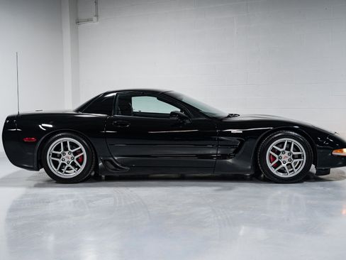 Used 2002 Chevrolet Corvette Z06 w/ Memory Pkg image 2