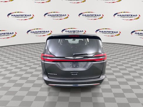Used 2023 Chrysler Pacifica Touring-L FWD image 7