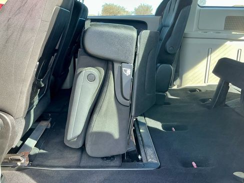 Used 2015 Dodge Grand Caravan American Value Package image 27