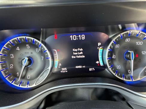Used 2025 Chrysler Pacifica Limited FWD image 40