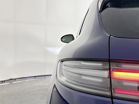 Certified 2025 Porsche Macan Turbo AWD/4WD image 16