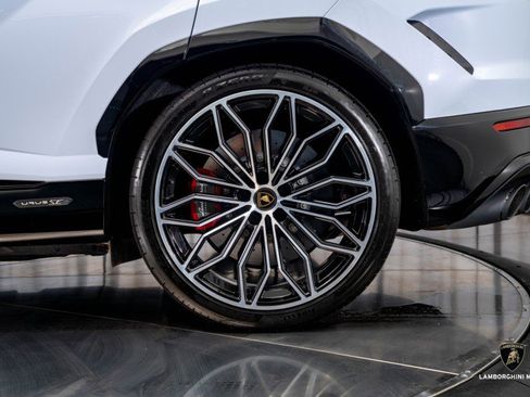 Used 2025 Lamborghini Urus SE image 9