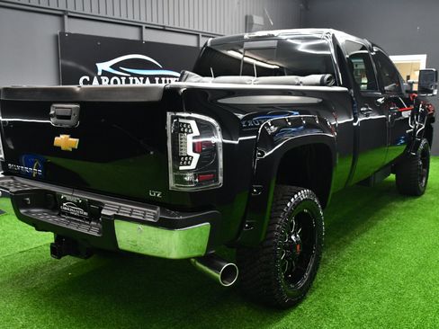 Used 2014 Chevrolet Silverado 2500 LTZ w/ LTZ Plus Package image 3