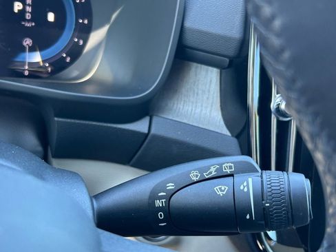 Used 2023 Volvo XC40 B5 Plus w/ Protection Package Premier image 27