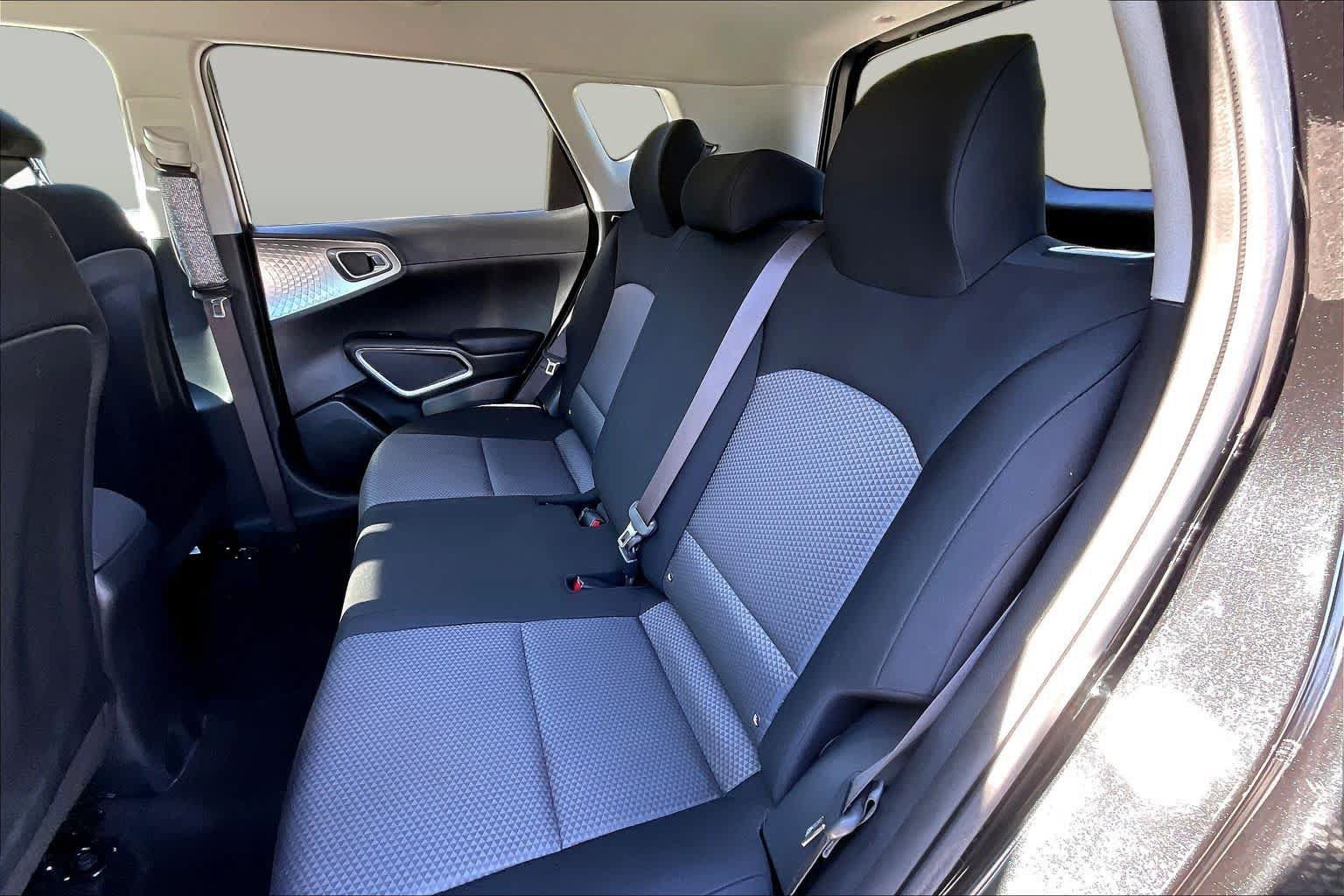 Used 2025 Kia Soul LX FWD image 19