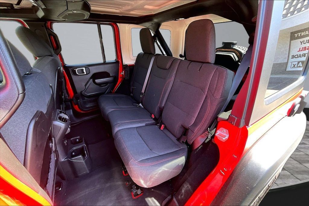 Certified 2025 Jeep Wrangler Unlimited Rubicon w/ Convenience Group AWD/4WD image 19
