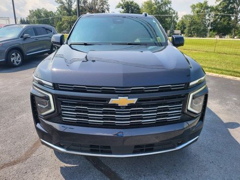 Used 2025 Chevrolet Suburban High Country AWD/4WD image 3